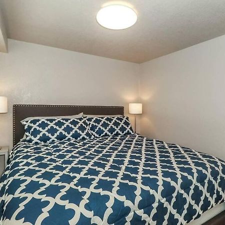 Holly First Floor 2 King Beds Villa Kansas City Exterior photo