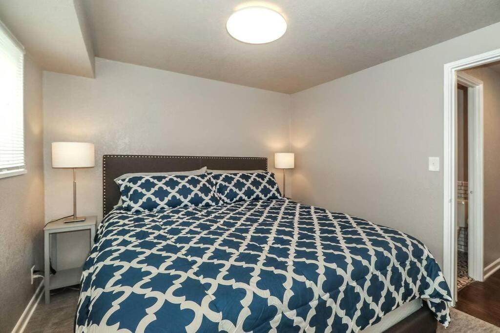 Holly First Floor 2 King Beds Villa Kansas City Exterior photo