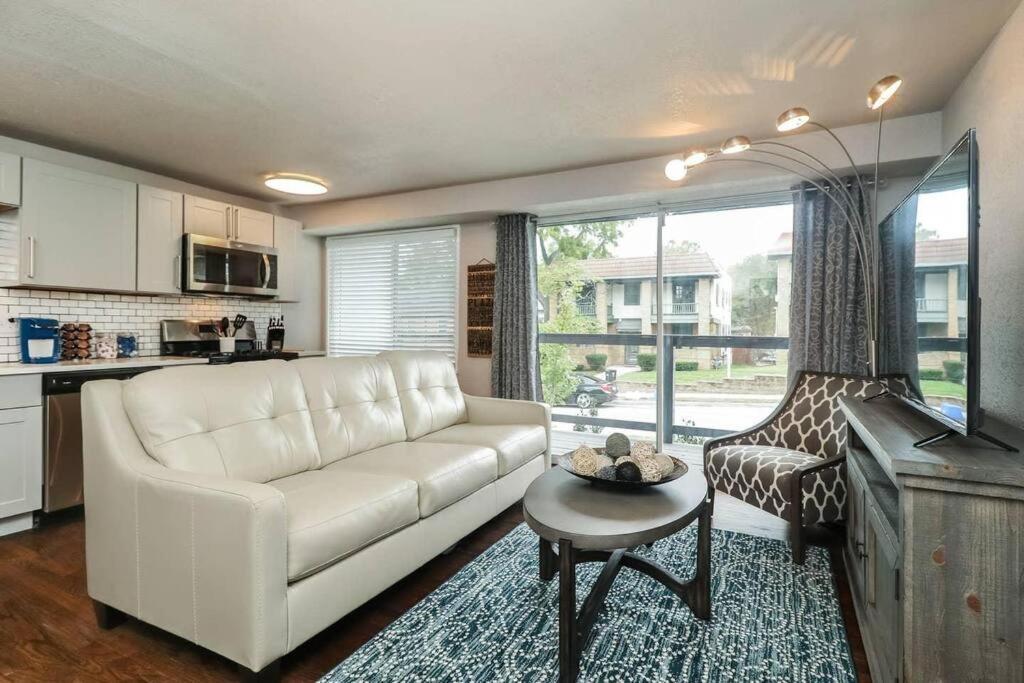 Holly First Floor 2 King Beds Villa Kansas City Exterior photo