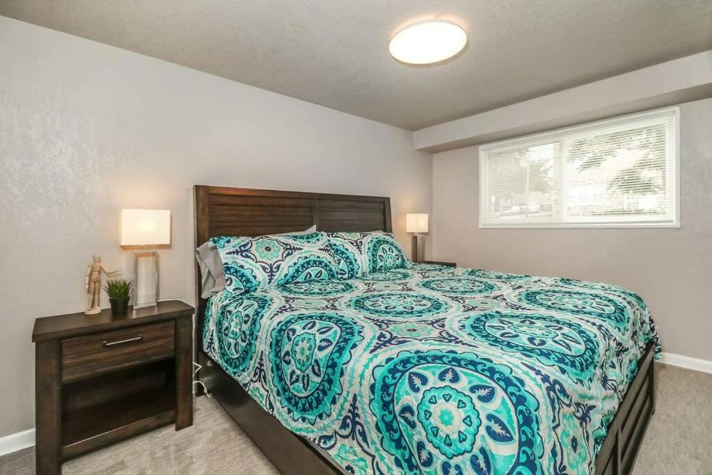 Holly First Floor 2 King Beds Villa Kansas City Exterior photo