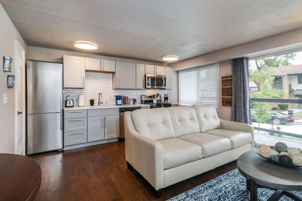 Holly First Floor 2 King Beds Villa Kansas City Exterior photo