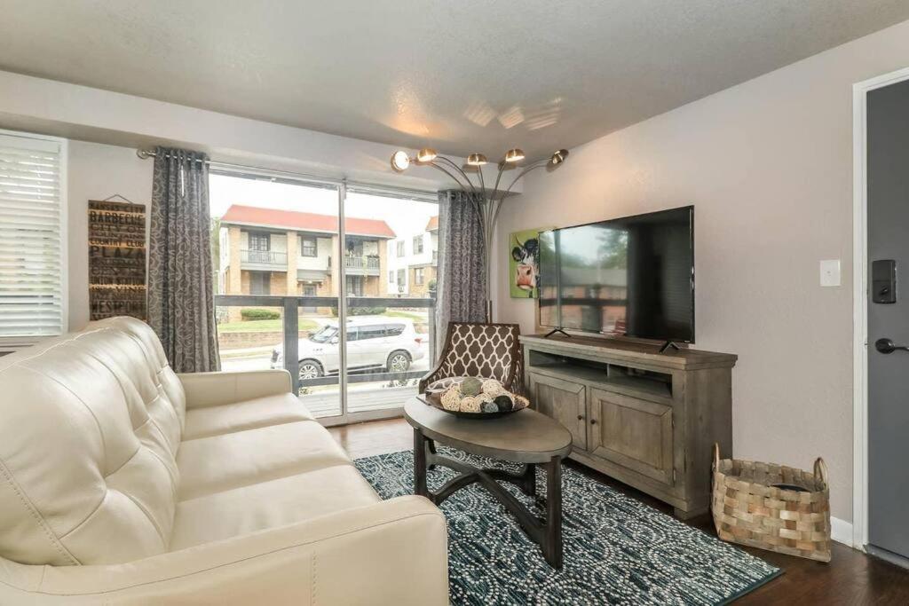 Holly First Floor 2 King Beds Villa Kansas City Exterior photo